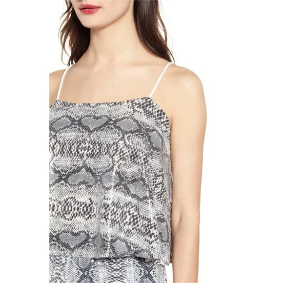 🎁ENDLESS ROSE Snakeskin Cropped Sequin Cami Top - Picture 5 of 9